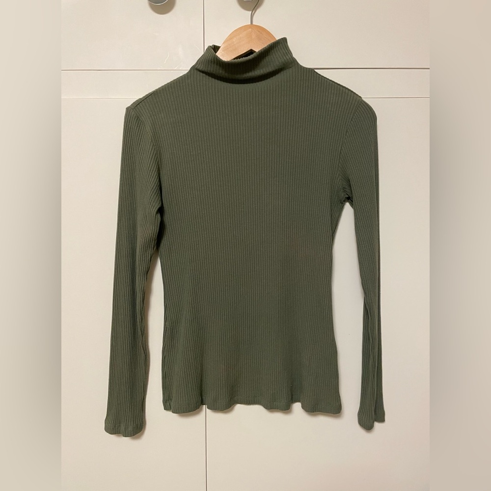 NWT Amour Vert Lux Paris Rib Turtleneck Calla Green, size S